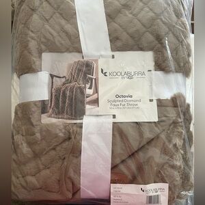 Koolaburra throw by UGGS - NWT - original packaging - color Hummus